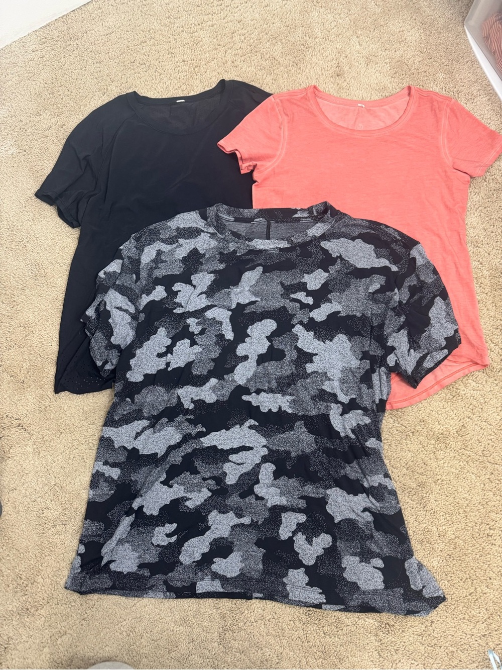 Lululemon lot of size 6 Tees All Yours Tee Love Tee Quick Pace Tee